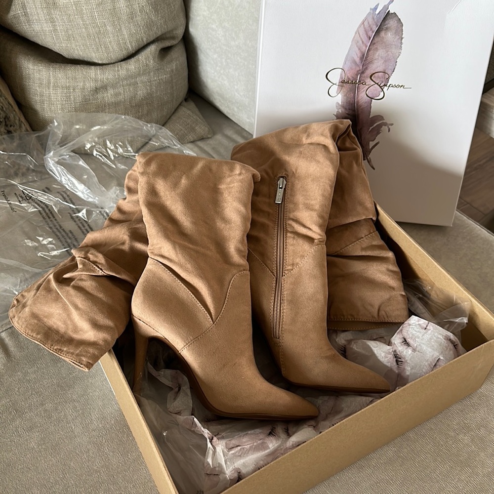 Jessica Simpson Cheyenne taupe Boots - size 6